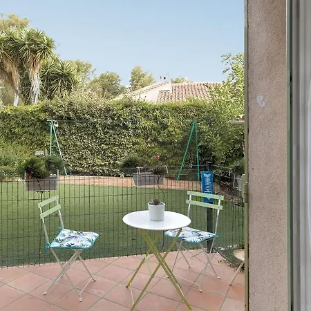 Grand Studio Climatise Avec Terrasse, 10 Mn Appartement
